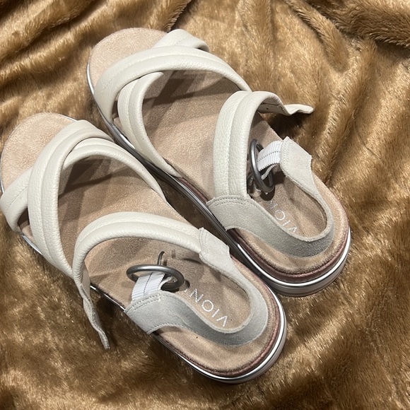 Vionic Sandals! - Picture 6 of 7